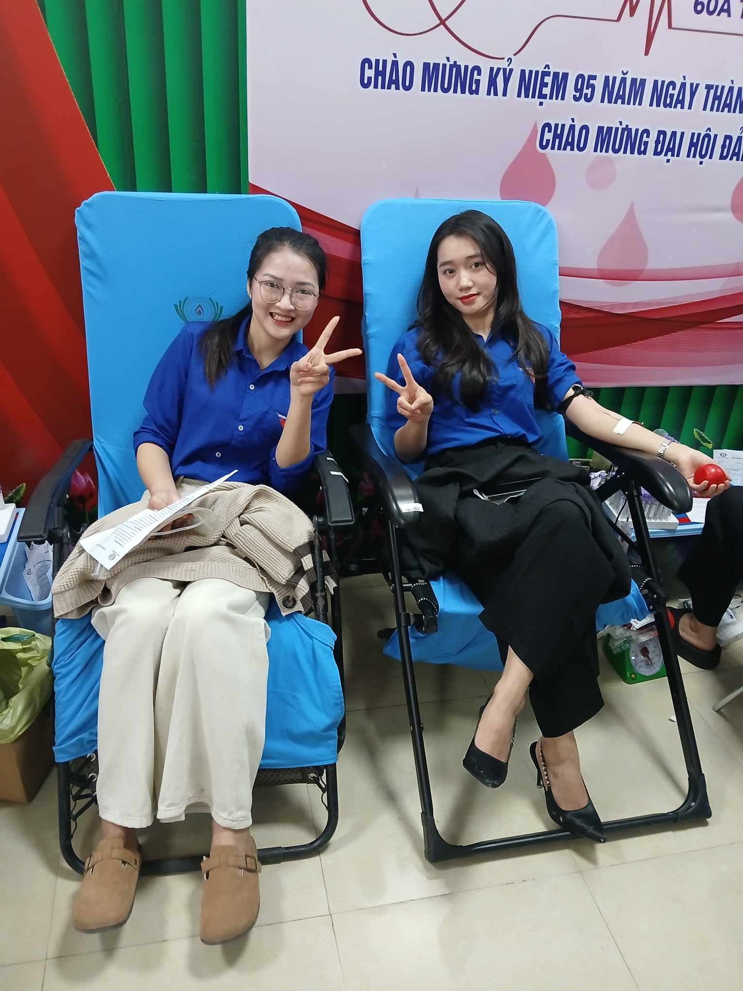 ĐVTN tham gia hiến máu